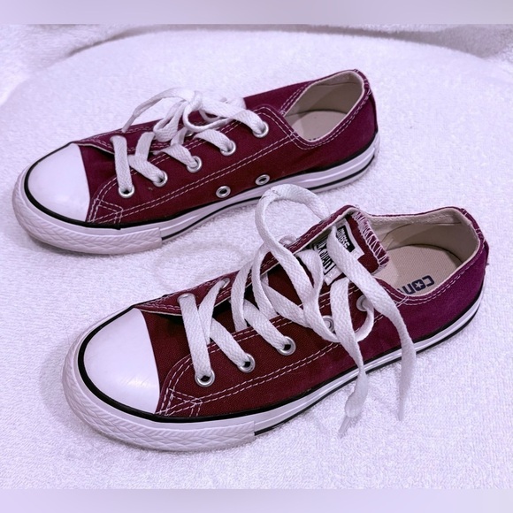 Kids,Converse, All Star tennis shoes, size 1￼
Burgundy - Picture 1 of 5